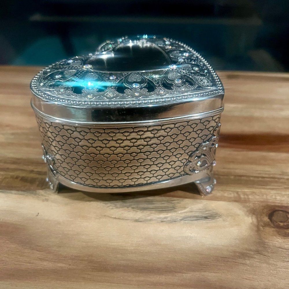 Things Remembered Swarovski Crystals Heart Shape Mirror Jewelry Trinket Box